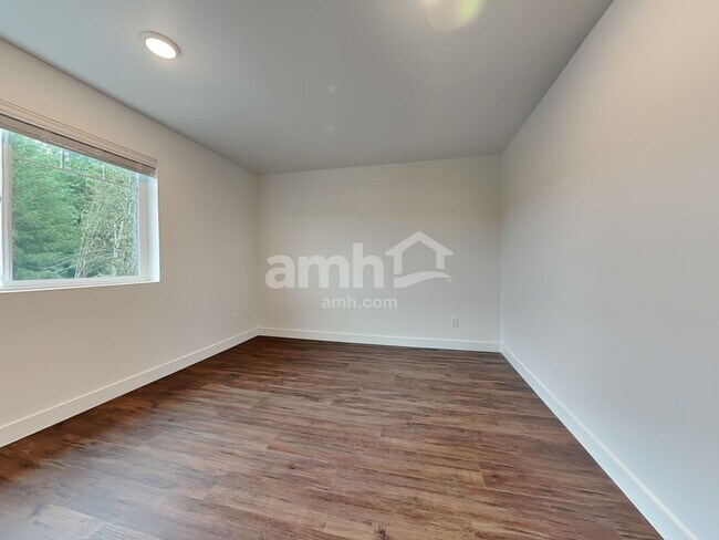 Building Photo - 8043 Dagny St SW