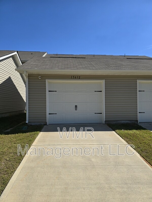 Building Photo - 15612 Country House St