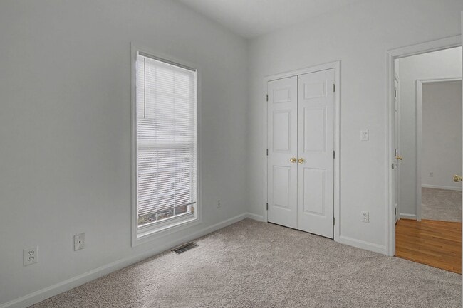 Building Photo - Carolina Lakes!