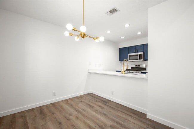 Building Photo - 6203 Okner Ln