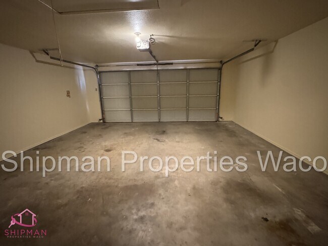 Building Photo - 919 La Porte Dr