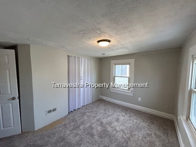 Building Photo - Renovated Millville 4 Bed in Millville. Eligible for $500 Security Deposit.