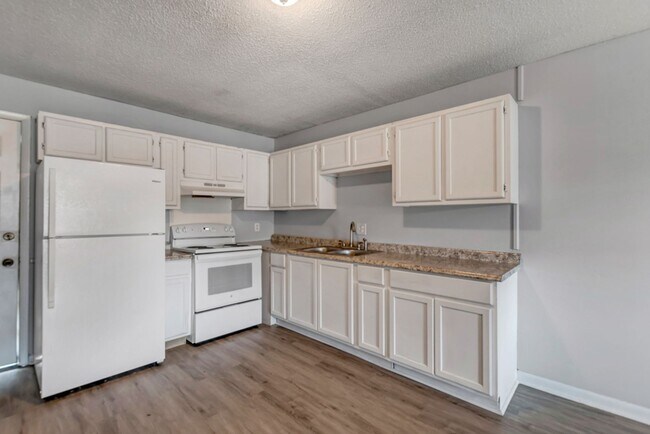 Building Photo - Recently Renovated Units in Decatur, AL