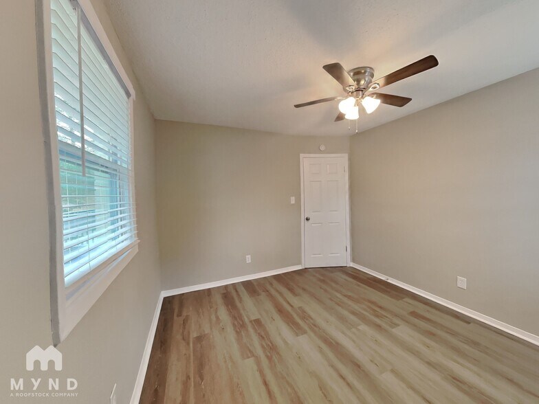 Building Photo - 406 Blair Villa Dr SE