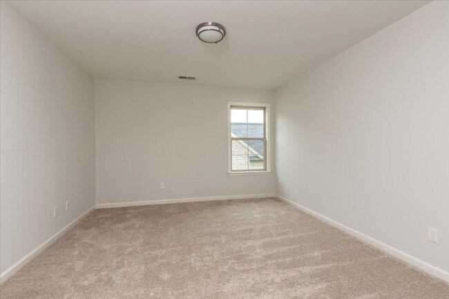Building Photo - Like New 6 BR/ 4.5 BA in Lakeland