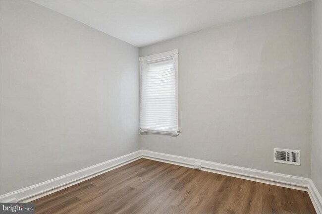 Building Photo - 305 E 22nd St