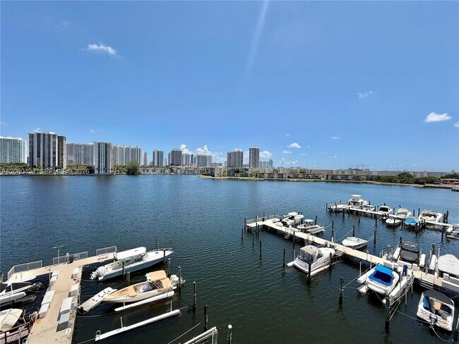 Building Photo - 18081 Biscayne Blvd