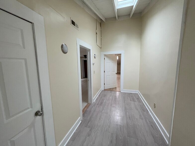 Building Photo - 50 Lawrence St