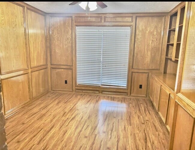 Building Photo - 22527 Wildwood Grove Dr
