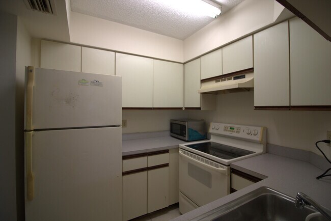 Building Photo - 4703 Lucerne Lakes Blvd E