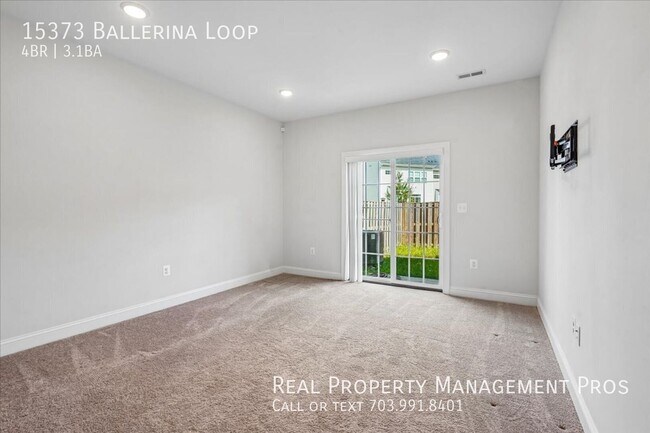Building Photo - 15373 Ballerina Lp