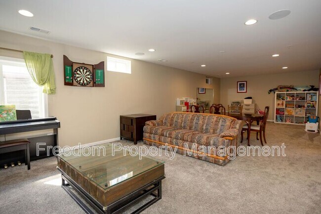 Building Photo - 2425 Morgans Point Dr