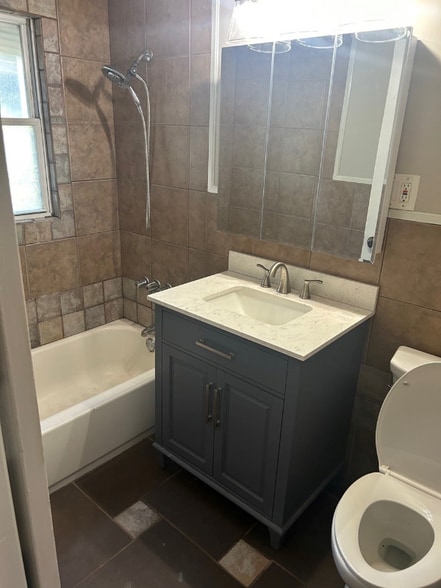 Building Photo - 5694 W 3rd St