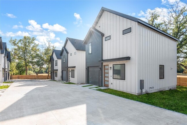 Building Photo - 3001 E 51st St