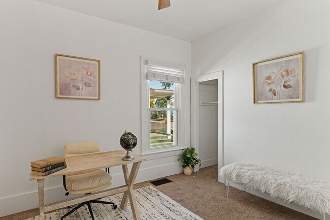 Building Photo - Available NOW! 3 Bedroom 1 Bath Home in Denver!