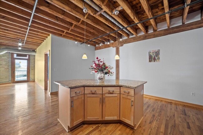 Building Photo - 418 N 3rd St