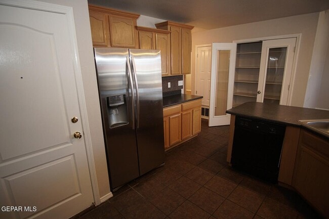 Building Photo - 10002 Cross St