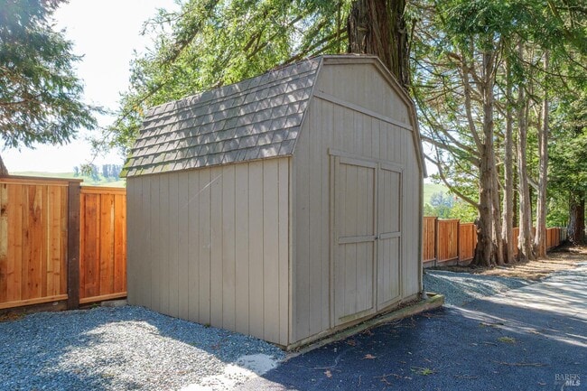 Building Photo - 3995 Roblar Rd