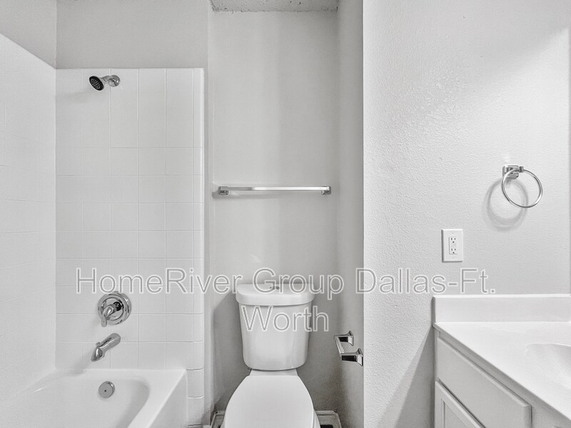Building Photo - 3318 Lochwood Dr