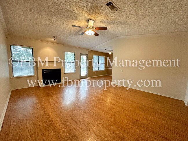 Building Photo - 921 Park Pl Blvd