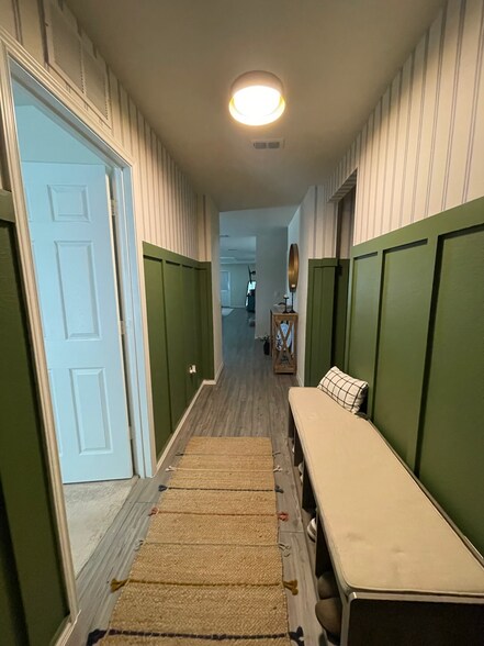 Building Photo - 1813 Acacia Dr