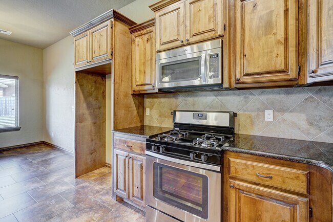 Building Photo - 1713 Pinewood Dr