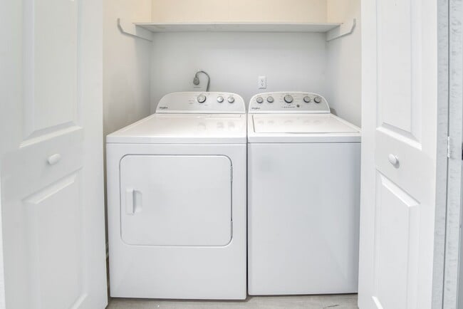 Building Photo - 363 Railroad St