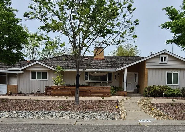 Building Photo - 1220 El Toro Way