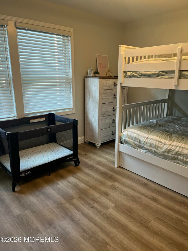 Building Photo - 127 Dewey Dr