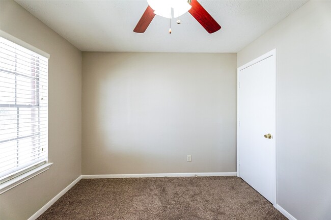 Building Photo - 2103 Charlton House Ln