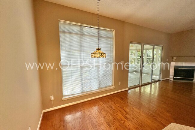 Building Photo - 4534 Parkwood Ln E