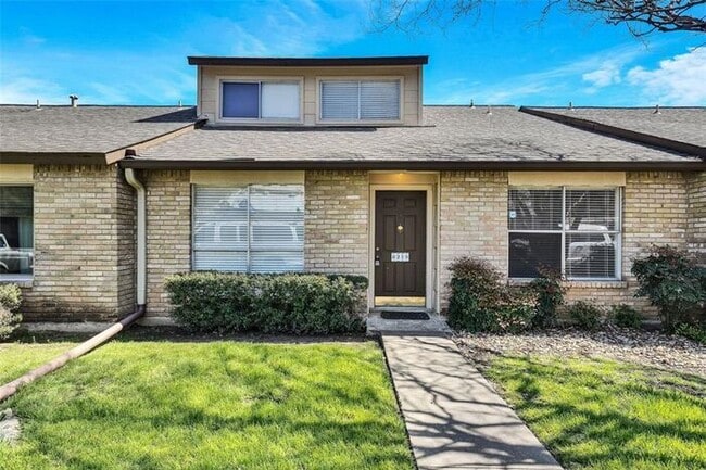 Building Photo - 8219 Summer Side Dr