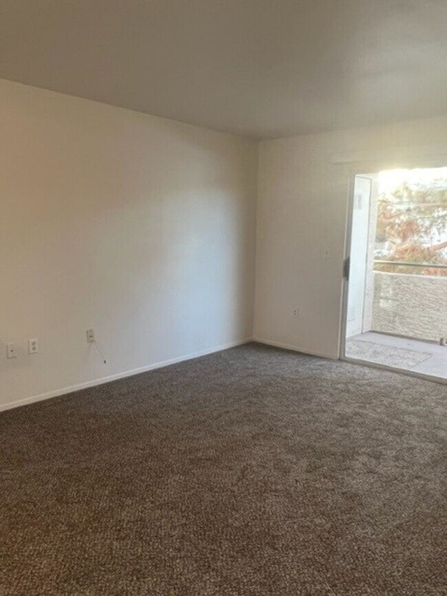 Building Photo - 5710 E Tropicana Ave