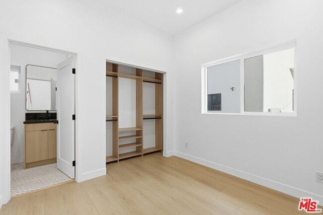 Building Photo - 2837 Redondo Blvd