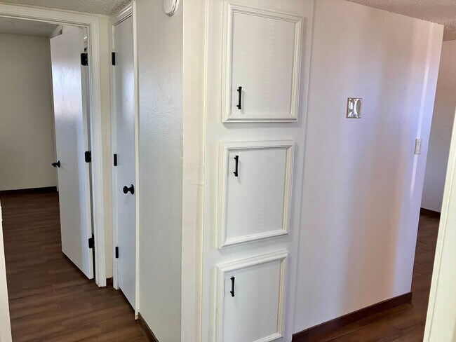 Building Photo - Newly Renovated Close to Intel