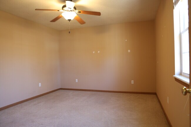 Building Photo - 22635 Hollow Oak Ln