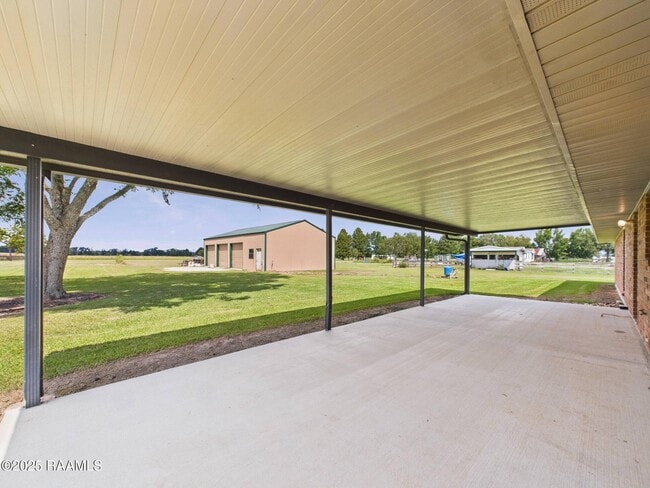 Building Photo - 905 Braquet Rd
