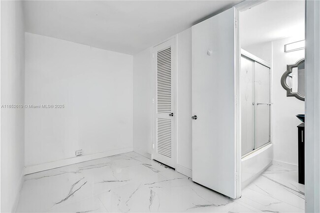 Building Photo - 5055 Collins Ave
