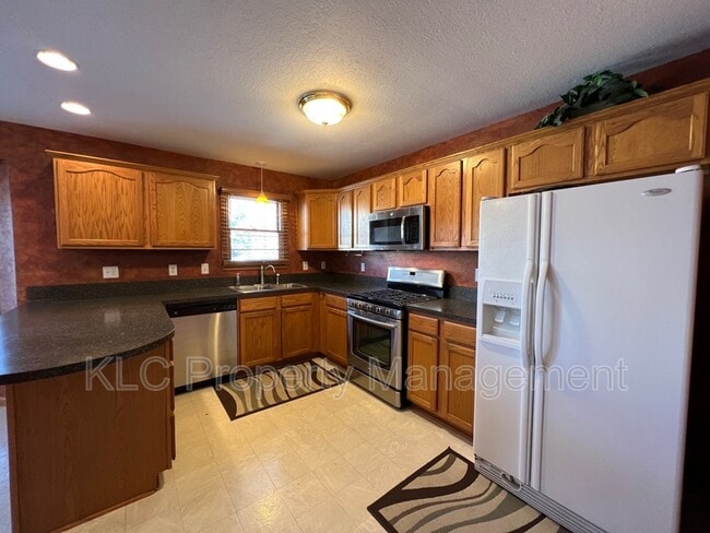 Building Photo - 15177 Hawthorn Dr