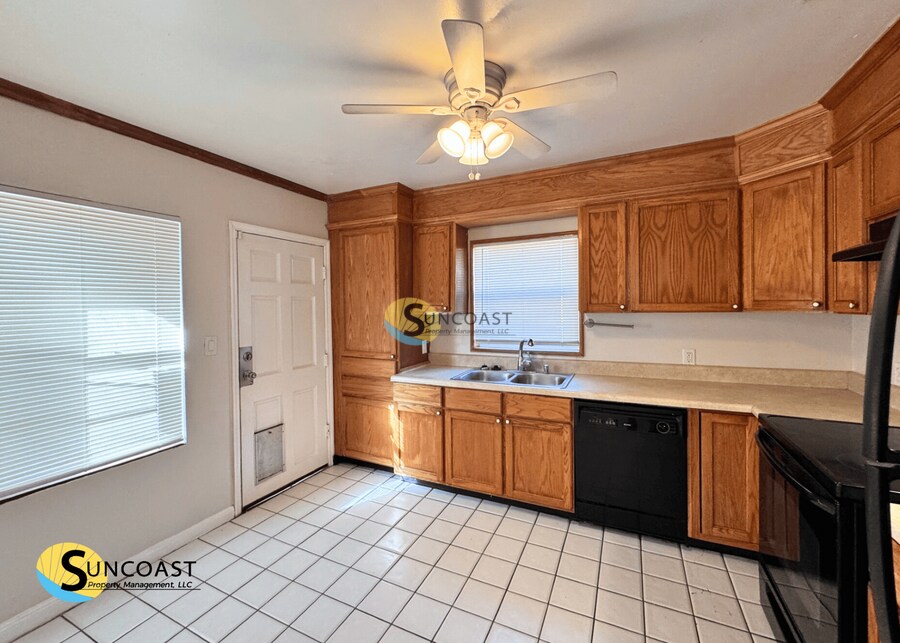 Building Photo - 1438 Magnolia Cir W