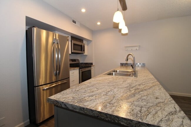 Building Photo - Charming 3 Bedroom Rental in Kirkland, WA ...