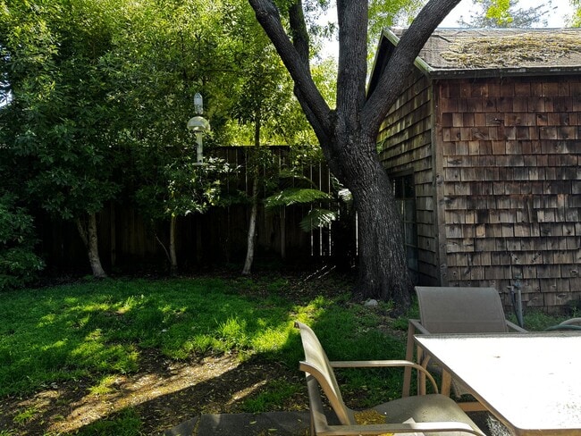 Building Photo - Charming Setting in Heart of Santa Cruz