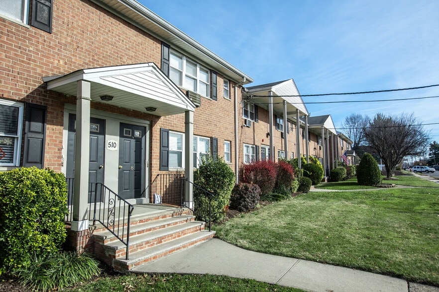 Highland Green Apartments 510 Avenel St Avenel NJ 07001 Apartment