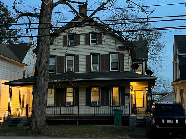 Building Photo - 105 E Broad St