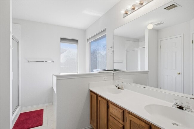 Building Photo - 14704 Yora Dr