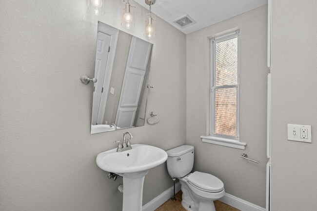 Building Photo - High end, 3 bedroom single family home in The Grove!