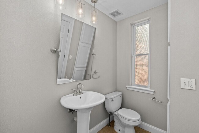 Building Photo - *MOVE IN SPECIAL* High end, 3 bedroom single family home in The Grove!