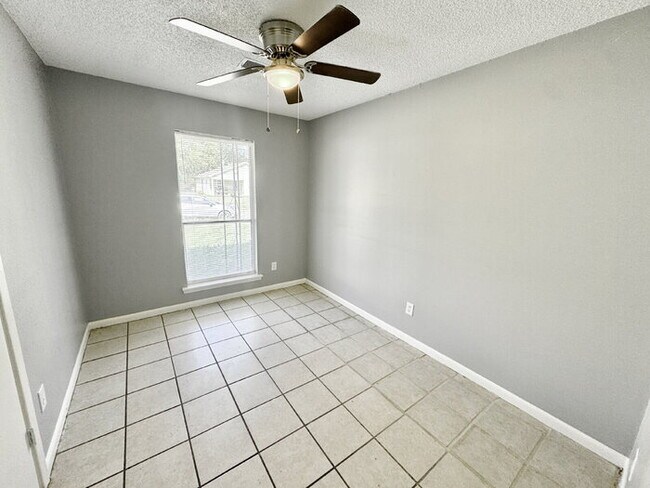 Building Photo - 5168 Corkwood Dr