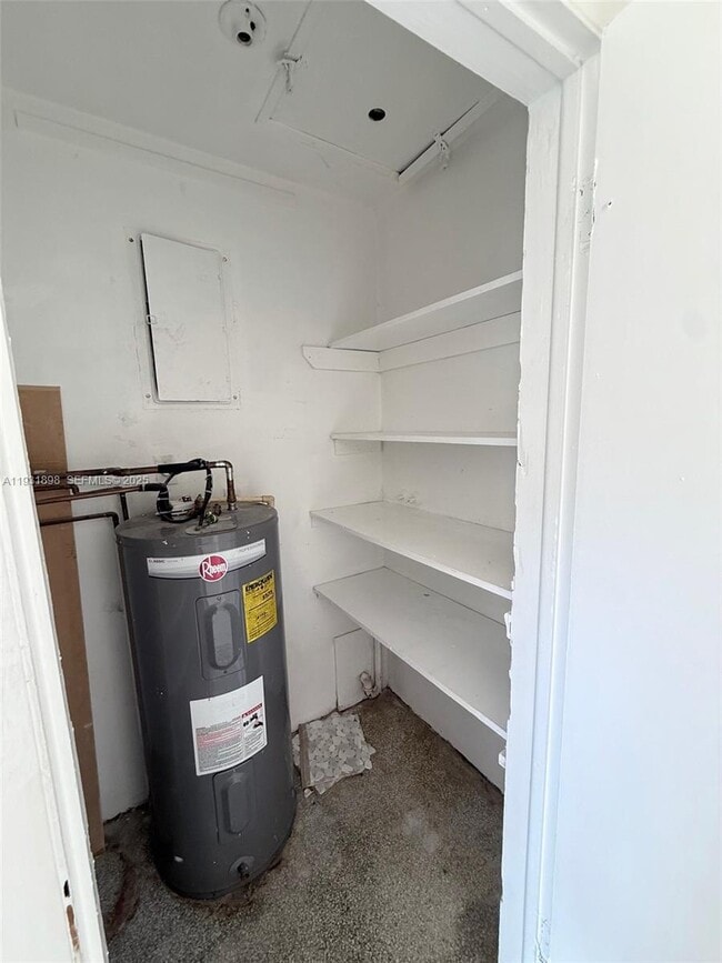 Building Photo - 4265 SW 51st St