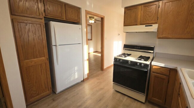 Building Photo - 445 W 37th St